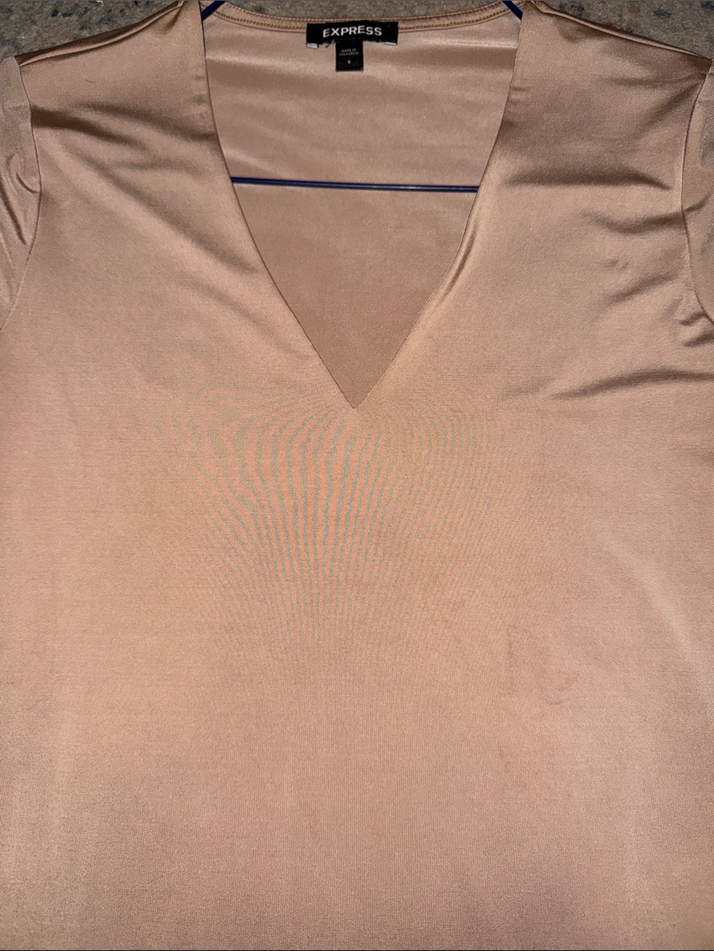 Express Beige V-Neck Short Sleeve Top - Picture 2 of 3